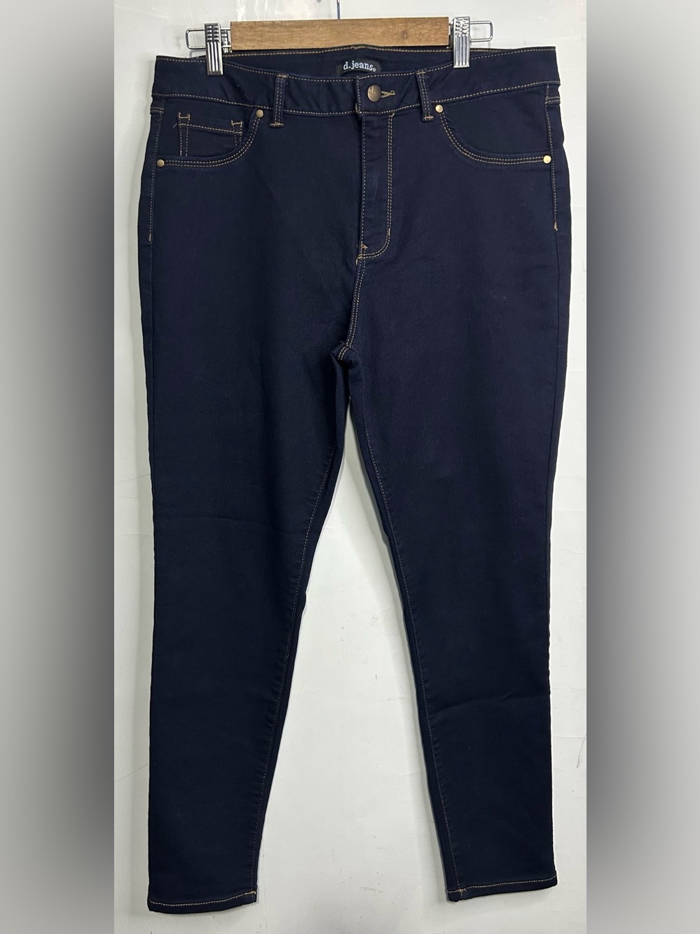 D. Jeans Dark Wash Skinny Jeans Size 16